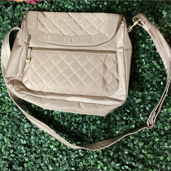NWOT Travelon Anti Theft Quilted Bag with RFID Wallet - Picture 2 of 14